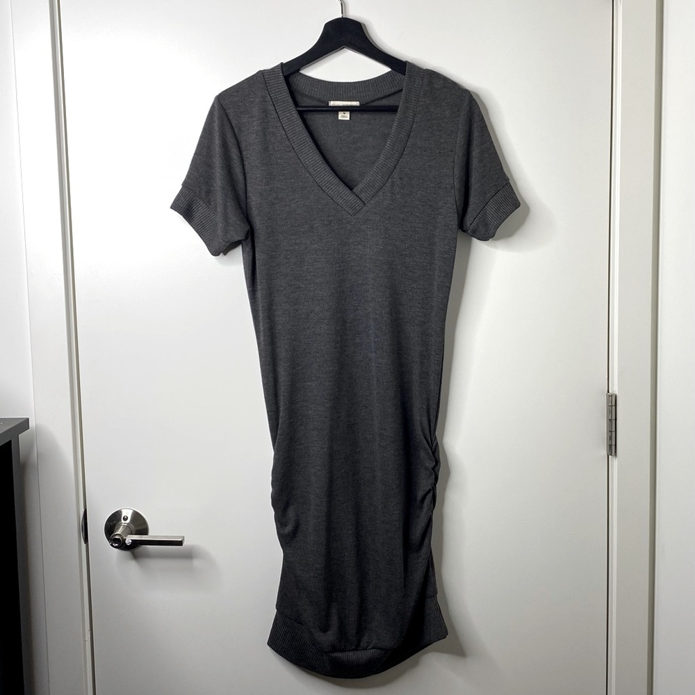 Zenana Outfitters Sweater Dress. V-Neck. Short Sleeve. Ruched. Gray. Medium.